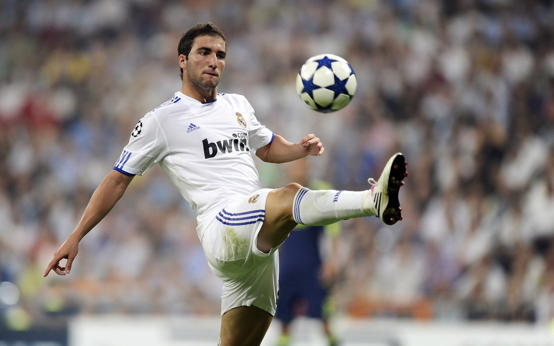 重返赛场引发热议！，Doinb在IG比赛中刷新纪录全场沸腾不已